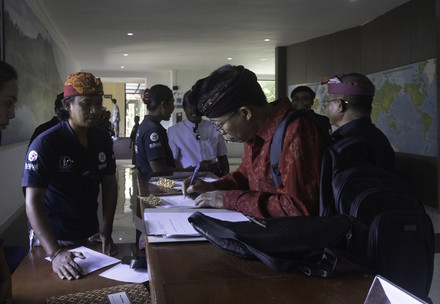 People signing up for the Breakin Rabies Boundaires event