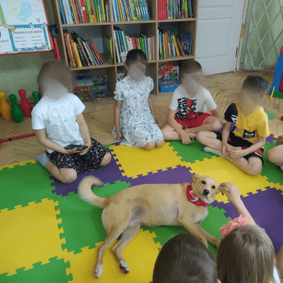 Animal assisted education activities with children in Chernivtsy, Ukraine Animal assisted education activities with children in Chernivtsy, Ukraine